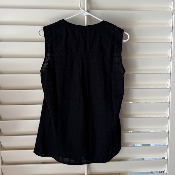 Gap Sleeveless Pintuck Top in Black (Size M) -- NWOT - Picture 3 of 5